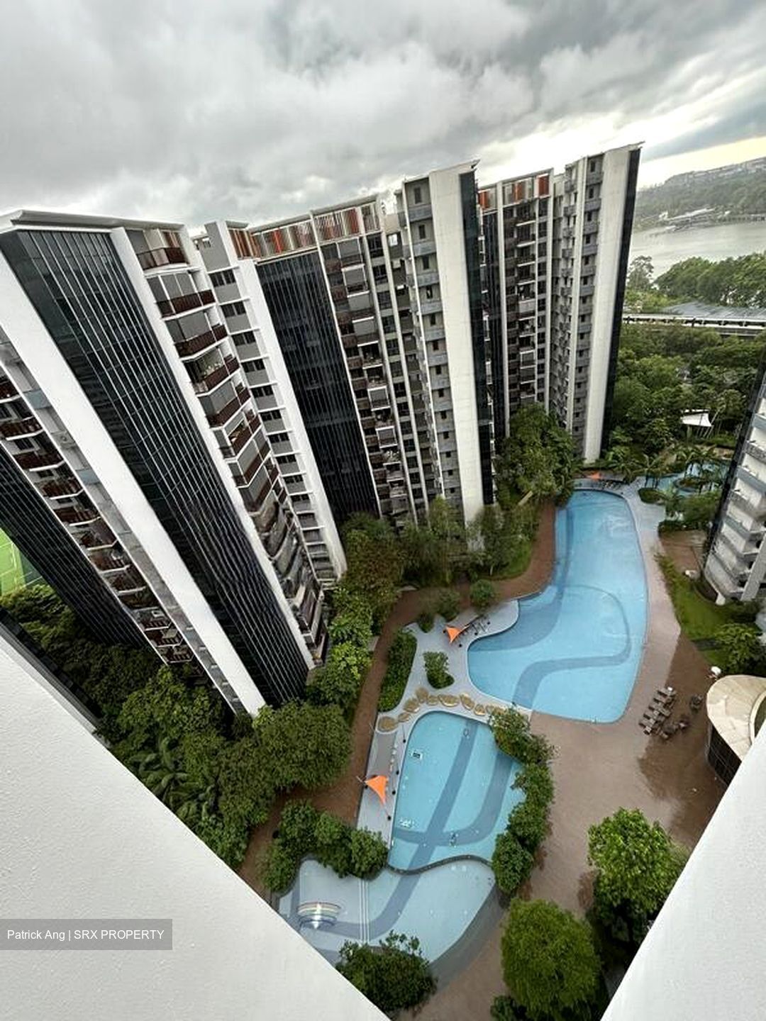 Lakeville (D22), Condominium #562939131